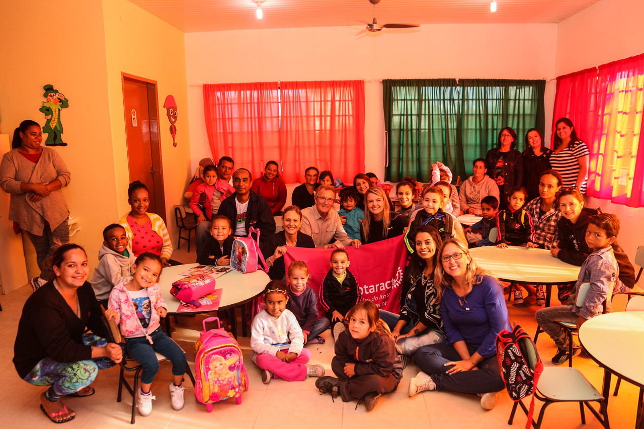 Escola Ferreira Viana inaugura sala reformada por grupo de jovens