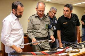 INICIATIVA HISTÓRICA - Judiciário oferece armas em doação para a Segurança