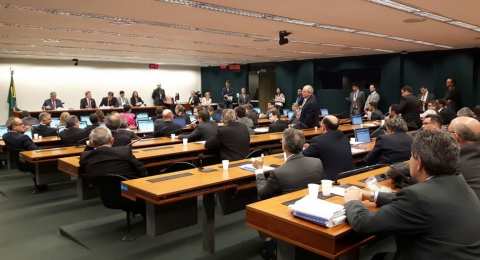 Comissão Mista do Orçamento aprova revisão da meta fiscal de 2017 e 2018