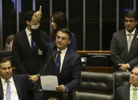 No discurso de posse, Bolsonaro pede apoio para reconstruir o País