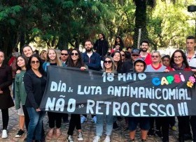 Servidores da Saúde Mental de Pelotas participam da luta antimanicomial