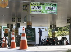 Cade propõe medidas para reduzir preços dos combustíveis