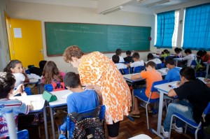 EDUCAÇÃO - Brasil ainda tem 12 milhões de analfabetos acima de 15 anos