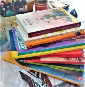 CRAS ARRECADA LIVROS PARA A BIBLIOTECA JUVENIL