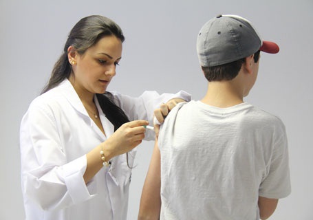 Baixa procura pela vacina que protege do HPV preocupa SMS
