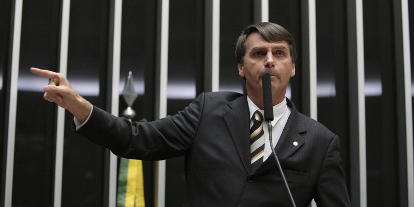 Bolsonaro lidera corrida presidencial em 1º e 2º turnos, diz pesquisa