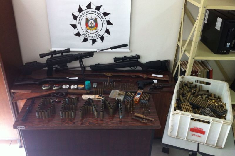 Delegacia da Mulher recolhe sete armas e munição em casas de mulheres agredidas