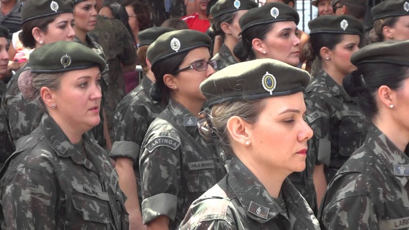 Exército recebe mulheres na Aman para ensino militar bélico