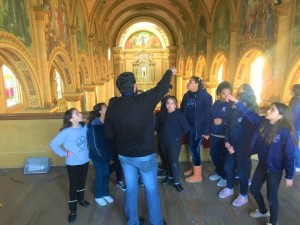 ALUNAS DO INSTITUTO SÃO BENEDITO VISITAM CATEDRAL