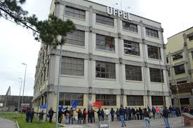 UFPel abre 30 vagas para professor efetivo