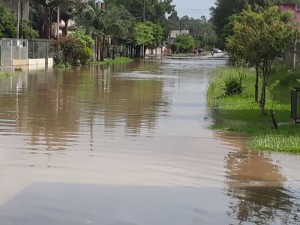 SANTA TEREZINHA : MORADORES REALIZAM PROTESTO PELO FIM DOS ALAGAMENTOS