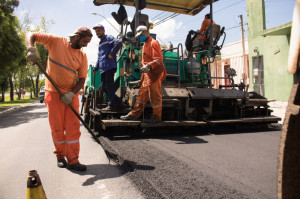 SERVIÇO MAL FEITO : PISTA ANTIGA DA AVENIDA JK É RECUPERADA NOVAMENTE