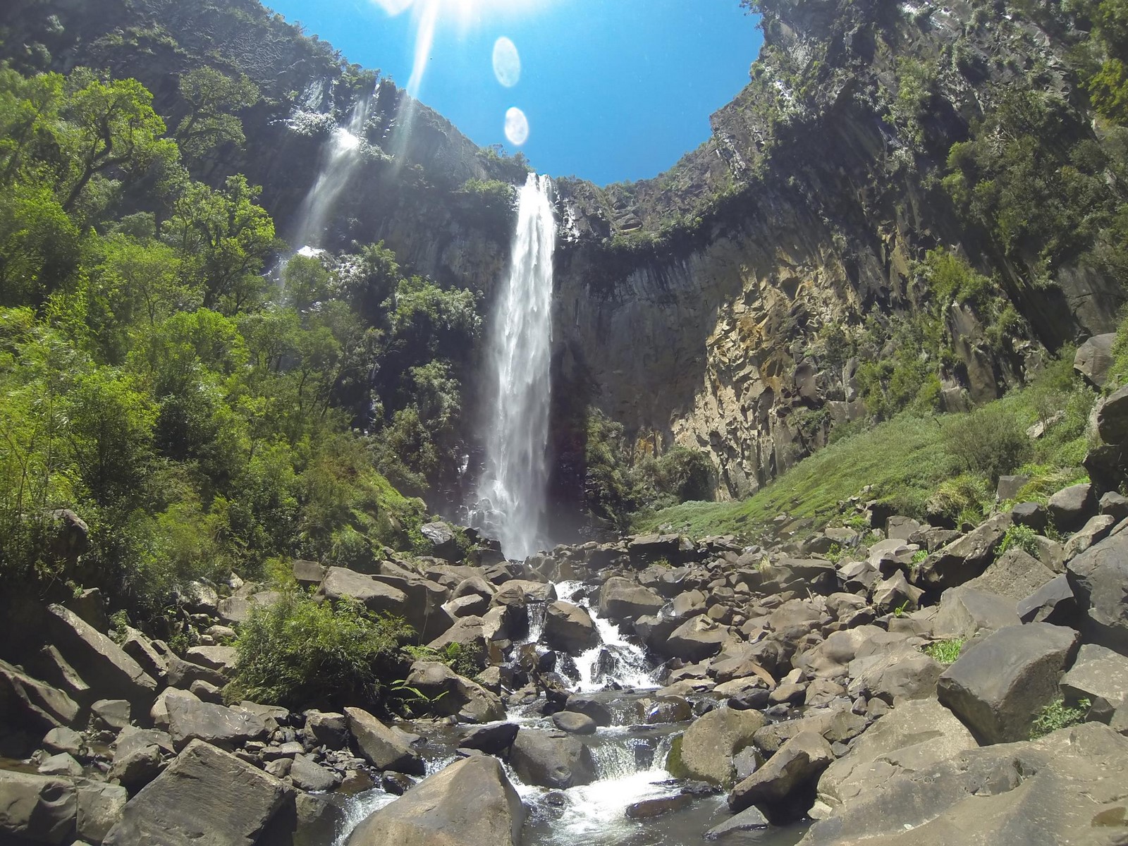 CASCATA VAI TER PARQUE DE AVENTURAS
